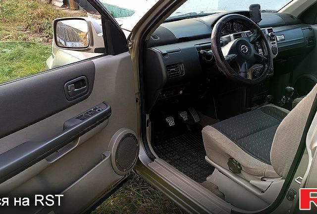 Серый Ниссан ИксТрейл, объемом двигателя 2.2 л и пробегом 350 тыс. км за 3550 $, фото 4 на Automoto.ua