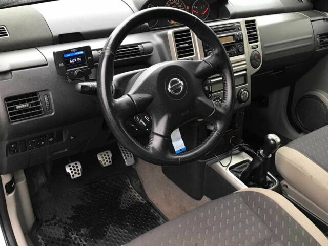 Серый Ниссан ИксТрейл, объемом двигателя 2.2 л и пробегом 188 тыс. км за 3850 $, фото 14 на Automoto.ua