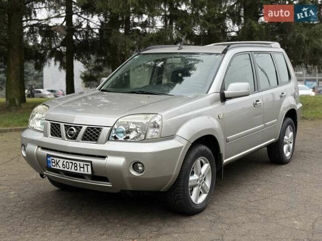 Серый Ниссан ИксТрейл, объемом двигателя 2.18 л и пробегом 280 тыс. км за 5850 $, фото 2 на Automoto.ua