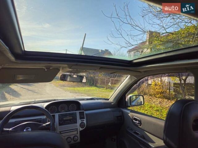 Серый Ниссан ИксТрейл, объемом двигателя 2.2 л и пробегом 230 тыс. км за 3650 $, фото 2 на Automoto.ua
