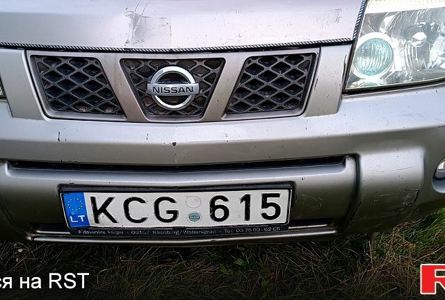 Серый Ниссан ИксТрейл, объемом двигателя 2.2 л и пробегом 350 тыс. км за 3550 $, фото 6 на Automoto.ua