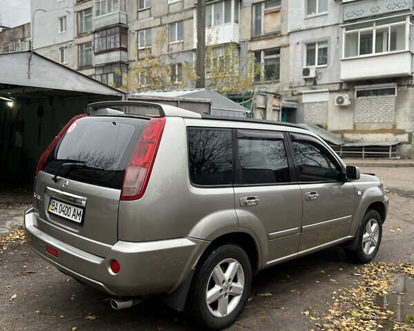 Серый Ниссан ИксТрейл, объемом двигателя 2 л и пробегом 170 тыс. км за 7400 $, фото 4 на Automoto.ua