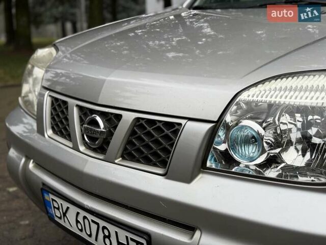 Серый Ниссан ИксТрейл, объемом двигателя 2.18 л и пробегом 280 тыс. км за 5850 $, фото 5 на Automoto.ua