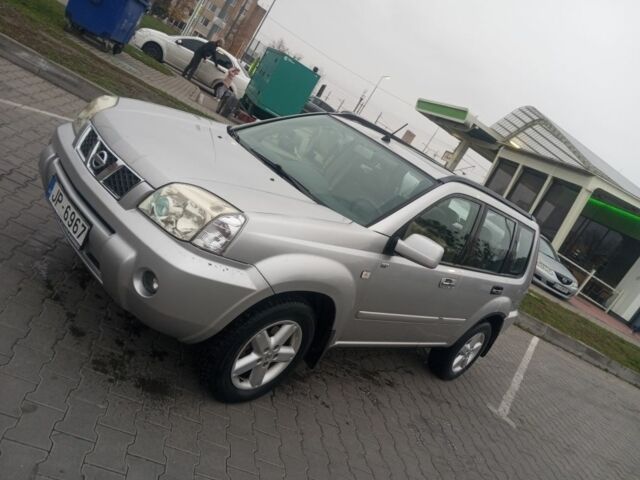 Серый Ниссан ИксТрейл, объемом двигателя 2.2 л и пробегом 290 тыс. км за 3700 $, фото 3 на Automoto.ua