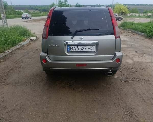 Серый Ниссан ИксТрейл, объемом двигателя 2 л и пробегом 177 тыс. км за 6300 $, фото 4 на Automoto.ua