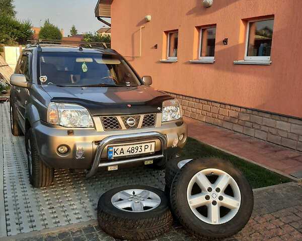 Сірий Ніссан ІксТрейл, об'ємом двигуна 2 л та пробігом 396 тис. км за 6499 $, фото 41 на Automoto.ua