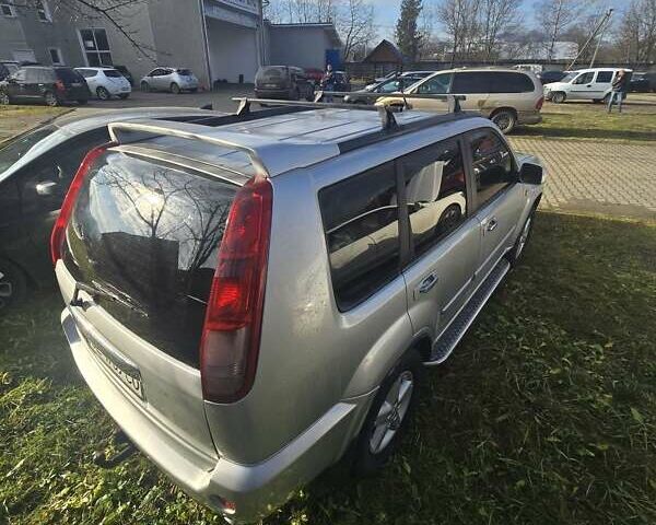 Серый Ниссан ИксТрейл, объемом двигателя 2.5 л и пробегом 240 тыс. км за 4750 $, фото 3 на Automoto.ua