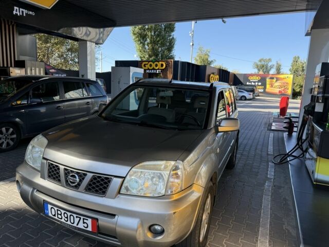 Серый Ниссан ИксТрейл, объемом двигателя 2.2 л и пробегом 308 тыс. км за 3600 $, фото 2 на Automoto.ua