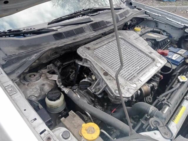 Серый Ниссан ИксТрейл, объемом двигателя 2.2 л и пробегом 330 тыс. км за 4500 $, фото 7 на Automoto.ua