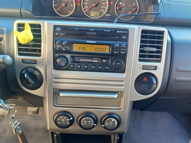 Сірий Ніссан ІксТрейл, об'ємом двигуна 2.2 л та пробігом 313 тис. км за 4500 $, фото 3 на Automoto.ua