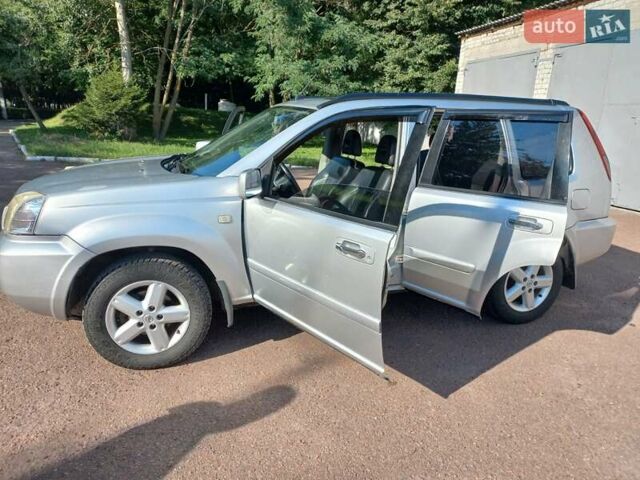 Серый Ниссан ИксТрейл, объемом двигателя 2.18 л и пробегом 300 тыс. км за 5500 $, фото 11 на Automoto.ua