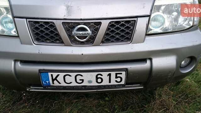 Серый Ниссан ИксТрейл, объемом двигателя 2.2 л и пробегом 350 тыс. км за 3400 $, фото 4 на Automoto.ua