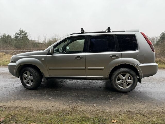 Сірий Ніссан ІксТрейл, об'ємом двигуна 2.2 л та пробігом 377 тис. км за 2550 $, фото 4 на Automoto.ua