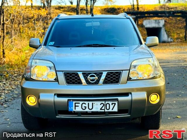 Серый Ниссан ИксТрейл, объемом двигателя 2.2 л и пробегом 238 тыс. км за 4250 $, фото 4 на Automoto.ua