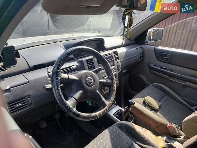 Сірий Ніссан ІксТрейл, об'ємом двигуна 2.2 л та пробігом 288 тис. км за 3000 $, фото 2 на Automoto.ua