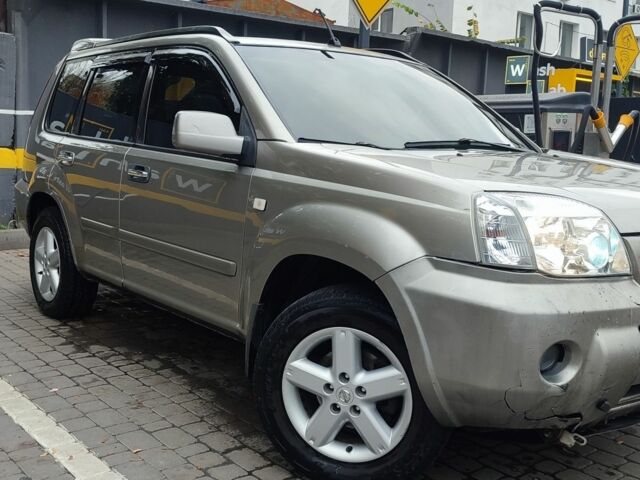 Серый Ниссан ИксТрейл, объемом двигателя 2.2 л и пробегом 293 тыс. км за 4000 $, фото 1 на Automoto.ua