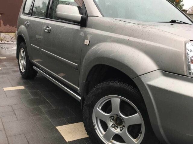 Серый Ниссан ИксТрейл, объемом двигателя 2.2 л и пробегом 188 тыс. км за 3850 $, фото 7 на Automoto.ua