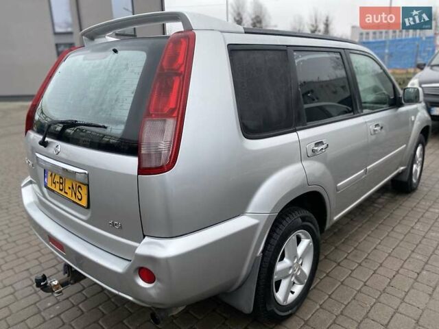 Серый Ниссан ИксТрейл, объемом двигателя 2.2 л и пробегом 272 тыс. км за 4500 $, фото 3 на Automoto.ua