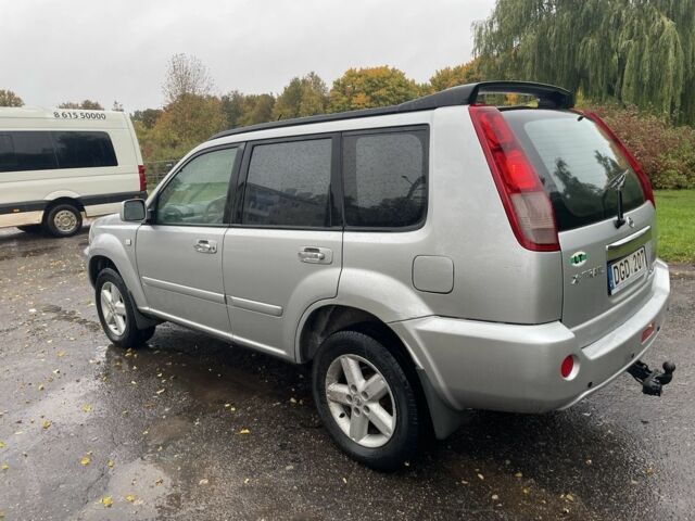 Серый Ниссан ИксТрейл, объемом двигателя 2.2 л и пробегом 287 тыс. км за 4750 $, фото 6 на Automoto.ua