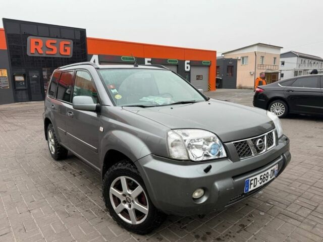 Серый Ниссан ИксТрейл, объемом двигателя 2.2 л и пробегом 240 тыс. км за 5223 $, фото 2 на Automoto.ua