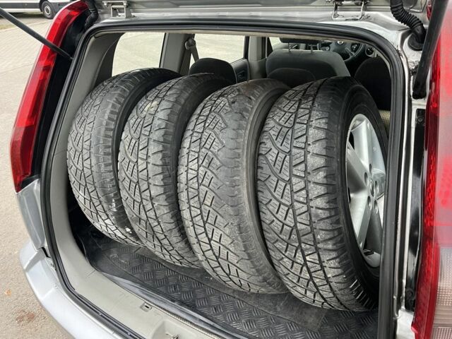 Серый Ниссан ИксТрейл, объемом двигателя 2.2 л и пробегом 249 тыс. км за 3966 $, фото 5 на Automoto.ua