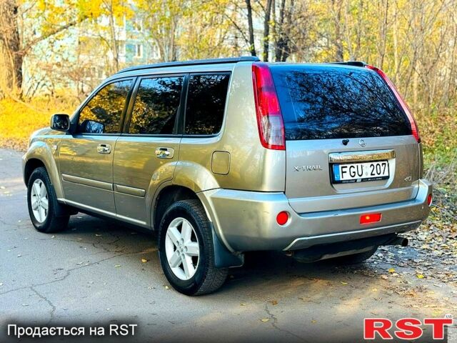 Серый Ниссан ИксТрейл, объемом двигателя 2.2 л и пробегом 238 тыс. км за 4250 $, фото 2 на Automoto.ua