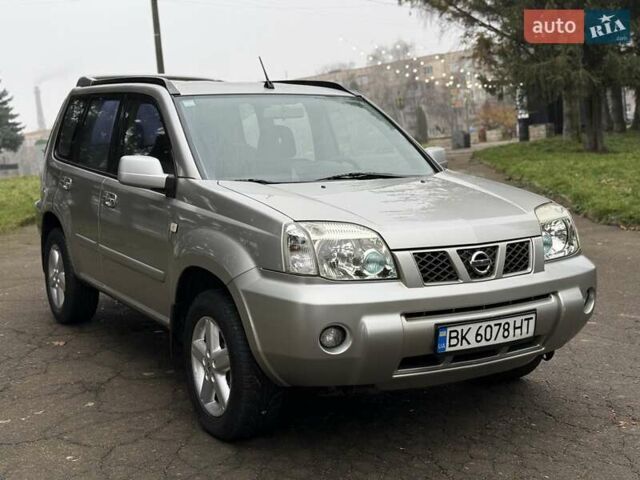 Серый Ниссан ИксТрейл, объемом двигателя 2.18 л и пробегом 280 тыс. км за 5850 $, фото 11 на Automoto.ua