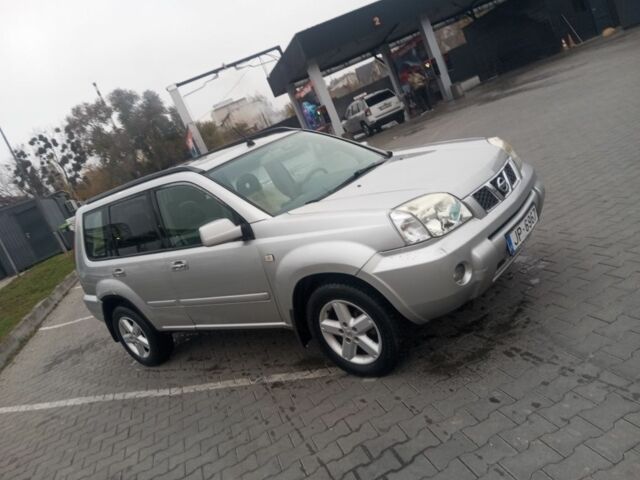 Серый Ниссан ИксТрейл, объемом двигателя 2.2 л и пробегом 290 тыс. км за 3700 $, фото 2 на Automoto.ua