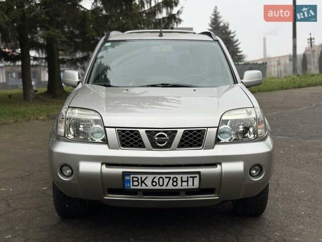 Серый Ниссан ИксТрейл, объемом двигателя 2.18 л и пробегом 280 тыс. км за 5850 $, фото 10 на Automoto.ua