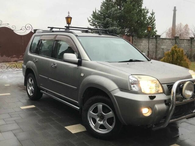 Серый Ниссан ИксТрейл, объемом двигателя 2.2 л и пробегом 188 тыс. км за 3850 $, фото 4 на Automoto.ua