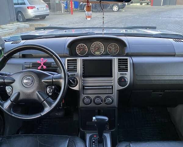 Серый Ниссан ИксТрейл, объемом двигателя 2.49 л и пробегом 261 тыс. км за 5700 $, фото 11 на Automoto.ua