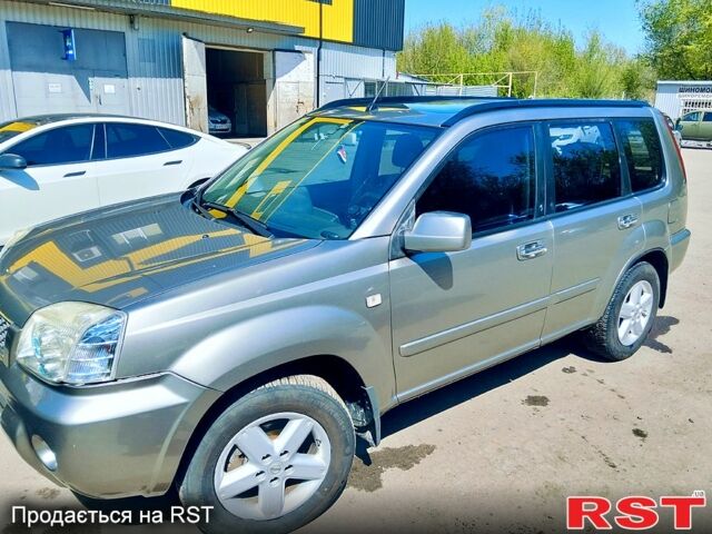 Серый Ниссан ИксТрейл, объемом двигателя 25 л и пробегом 217 тыс. км за 4500 $, фото 3 на Automoto.ua