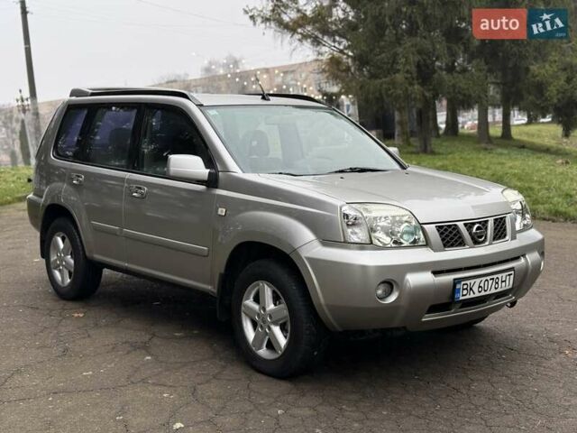 Серый Ниссан ИксТрейл, объемом двигателя 2.18 л и пробегом 280 тыс. км за 5850 $, фото 14 на Automoto.ua