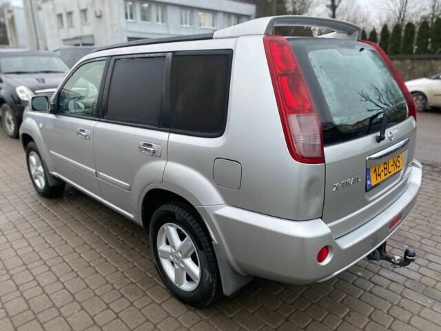 Серый Ниссан ИксТрейл, объемом двигателя 2.2 л и пробегом 272 тыс. км за 4500 $, фото 4 на Automoto.ua