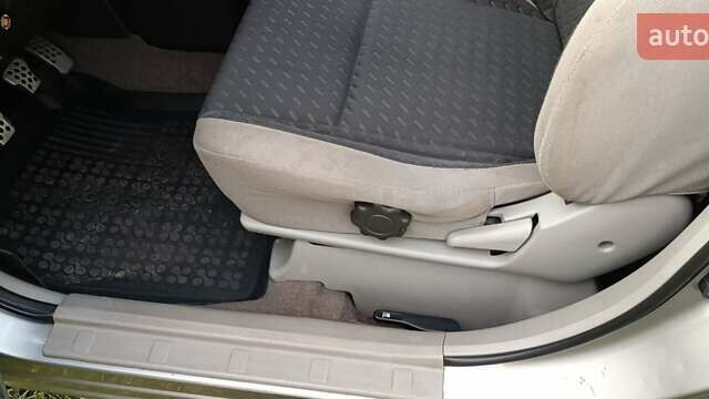 Серый Ниссан ИксТрейл, объемом двигателя 2.2 л и пробегом 350 тыс. км за 3400 $, фото 26 на Automoto.ua