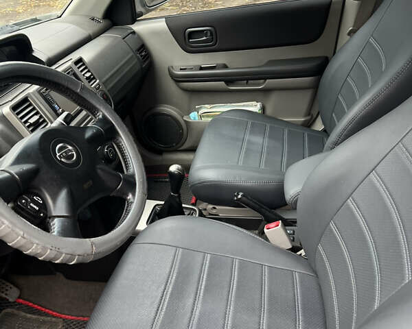 Серый Ниссан ИксТрейл, объемом двигателя 2 л и пробегом 170 тыс. км за 7400 $, фото 8 на Automoto.ua