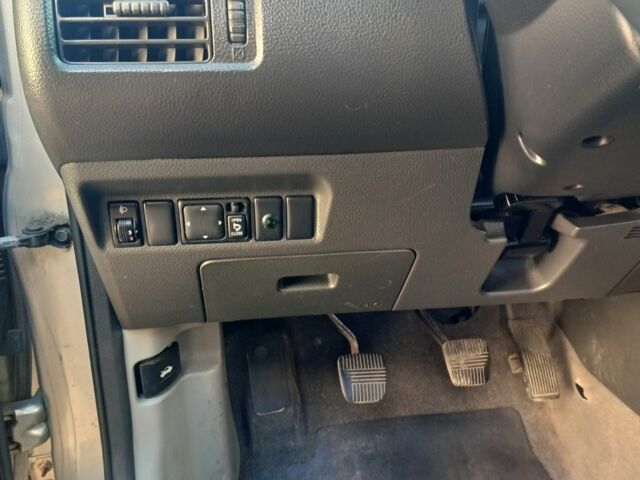 Сірий Ніссан ІксТрейл, об'ємом двигуна 2.2 л та пробігом 313 тис. км за 4500 $, фото 4 на Automoto.ua