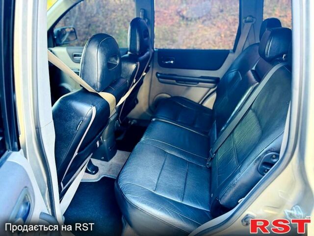 Серый Ниссан ИксТрейл, объемом двигателя 2.2 л и пробегом 238 тыс. км за 4250 $, фото 10 на Automoto.ua