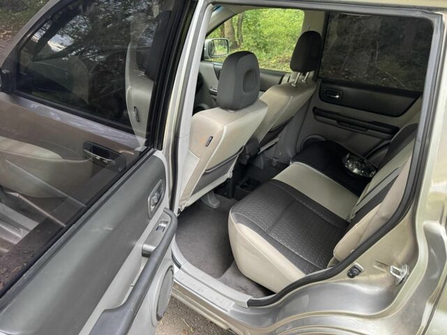 Серый Ниссан ИксТрейл, объемом двигателя 2.2 л и пробегом 240 тыс. км за 3100 $, фото 12 на Automoto.ua