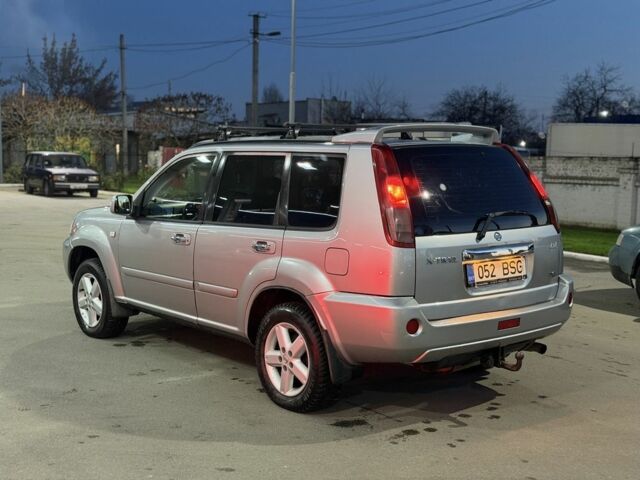 Серый Ниссан ИксТрейл, объемом двигателя 2.2 л и пробегом 100 тыс. км за 3950 $, фото 3 на Automoto.ua