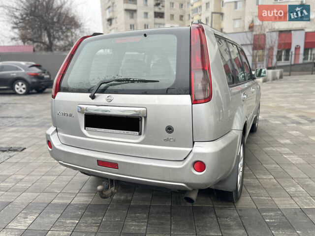 Серый Ниссан ИксТрейл, объемом двигателя 2.2 л и пробегом 299 тыс. км за 3800 $, фото 7 на Automoto.ua