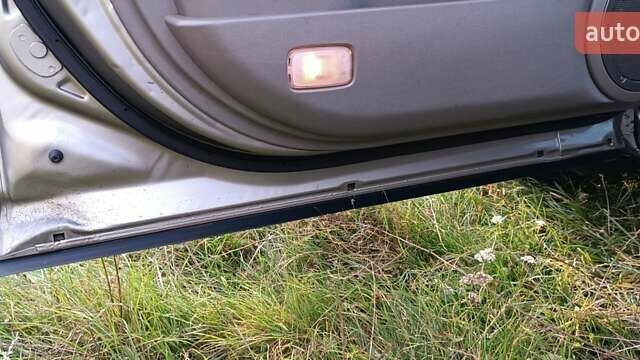 Серый Ниссан ИксТрейл, объемом двигателя 2.2 л и пробегом 350 тыс. км за 3400 $, фото 16 на Automoto.ua