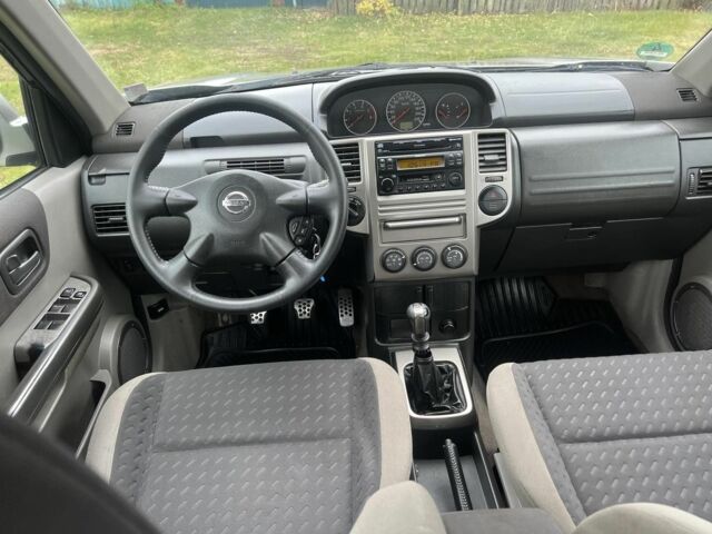 Серый Ниссан ИксТрейл, объемом двигателя 2.2 л и пробегом 261 тыс. км за 4400 $, фото 5 на Automoto.ua