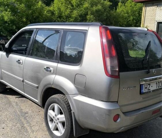 Сірий Ніссан ІксТрейл, об'ємом двигуна 2.2 л та пробігом 236 тис. км за 3700 $, фото 6 на Automoto.ua