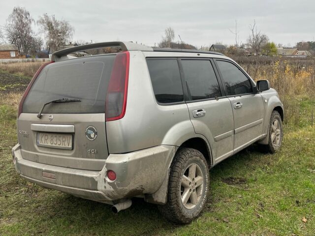 Серый Ниссан ИксТрейл, объемом двигателя 2.2 л и пробегом 350 тыс. км за 2300 $, фото 4 на Automoto.ua