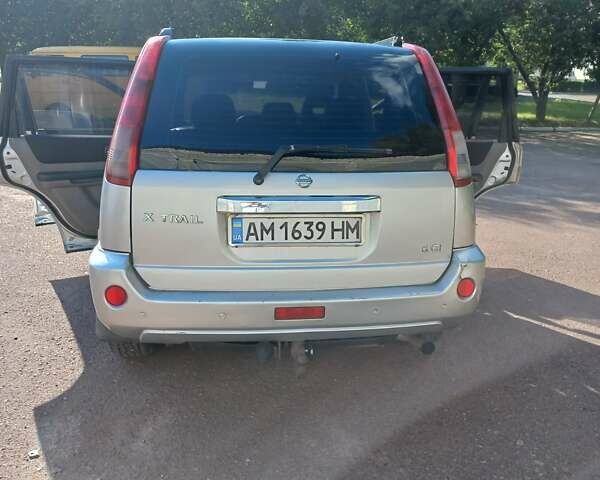 Серый Ниссан ИксТрейл, объемом двигателя 2.18 л и пробегом 300 тыс. км за 5500 $, фото 2 на Automoto.ua