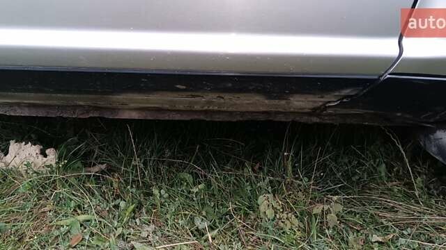 Серый Ниссан ИксТрейл, объемом двигателя 2.2 л и пробегом 350 тыс. км за 3400 $, фото 7 на Automoto.ua