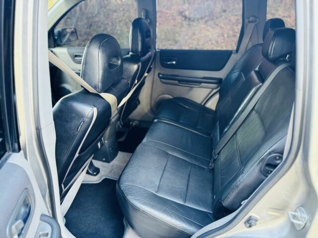 Серый Ниссан ИксТрейл, объемом двигателя 2.2 л и пробегом 238 тыс. км за 4250 $, фото 9 на Automoto.ua