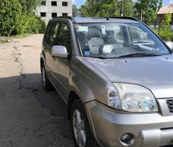 Сірий Ніссан ІксТрейл, об'ємом двигуна 2.2 л та пробігом 236 тис. км за 3700 $, фото 4 на Automoto.ua