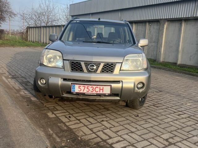 Серый Ниссан ИксТрейл, объемом двигателя 2.2 л и пробегом 300 тыс. км за 4999 $, фото 1 на Automoto.ua